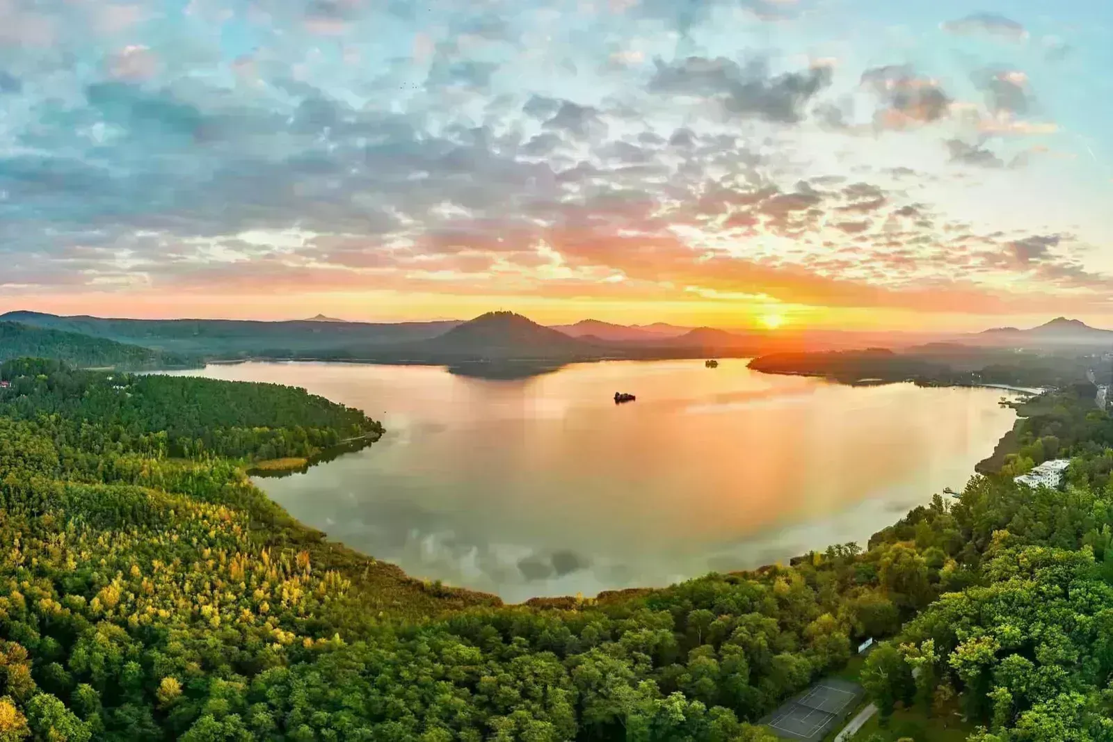 Máchovo Lake shrouded in morning mist