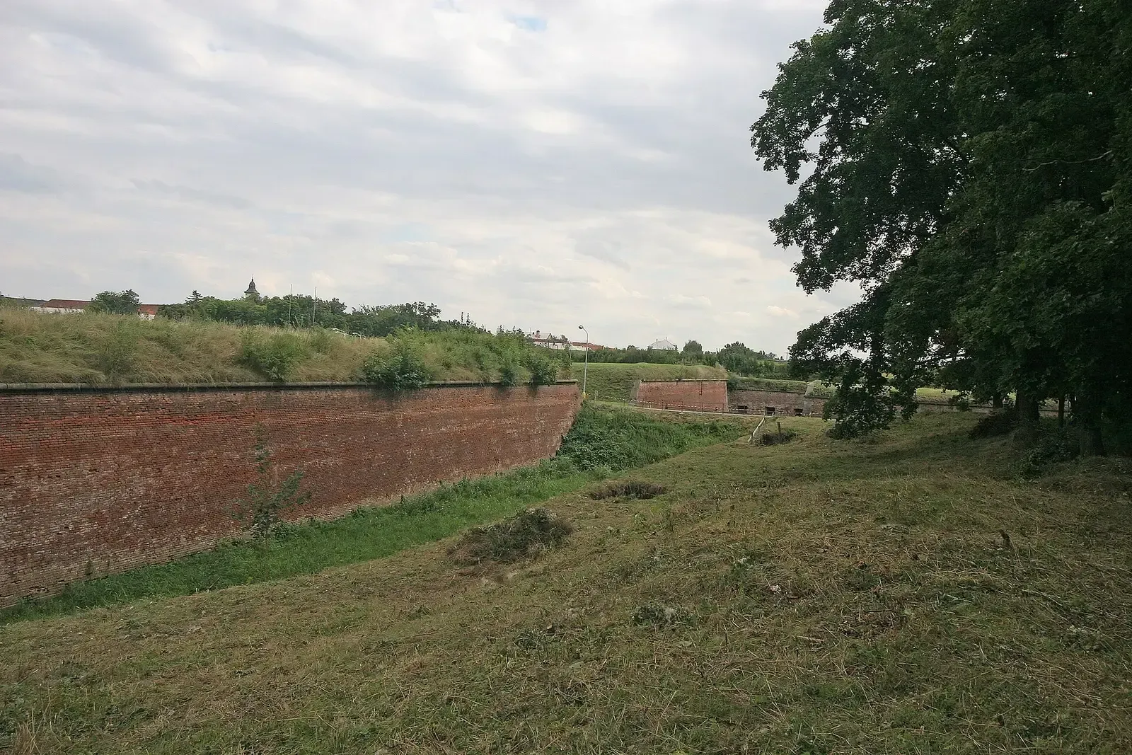 This is a photo of a cultural monument of the Czech Republic,number: Terezín   Hlavní pevnost, úplné opevnění 05