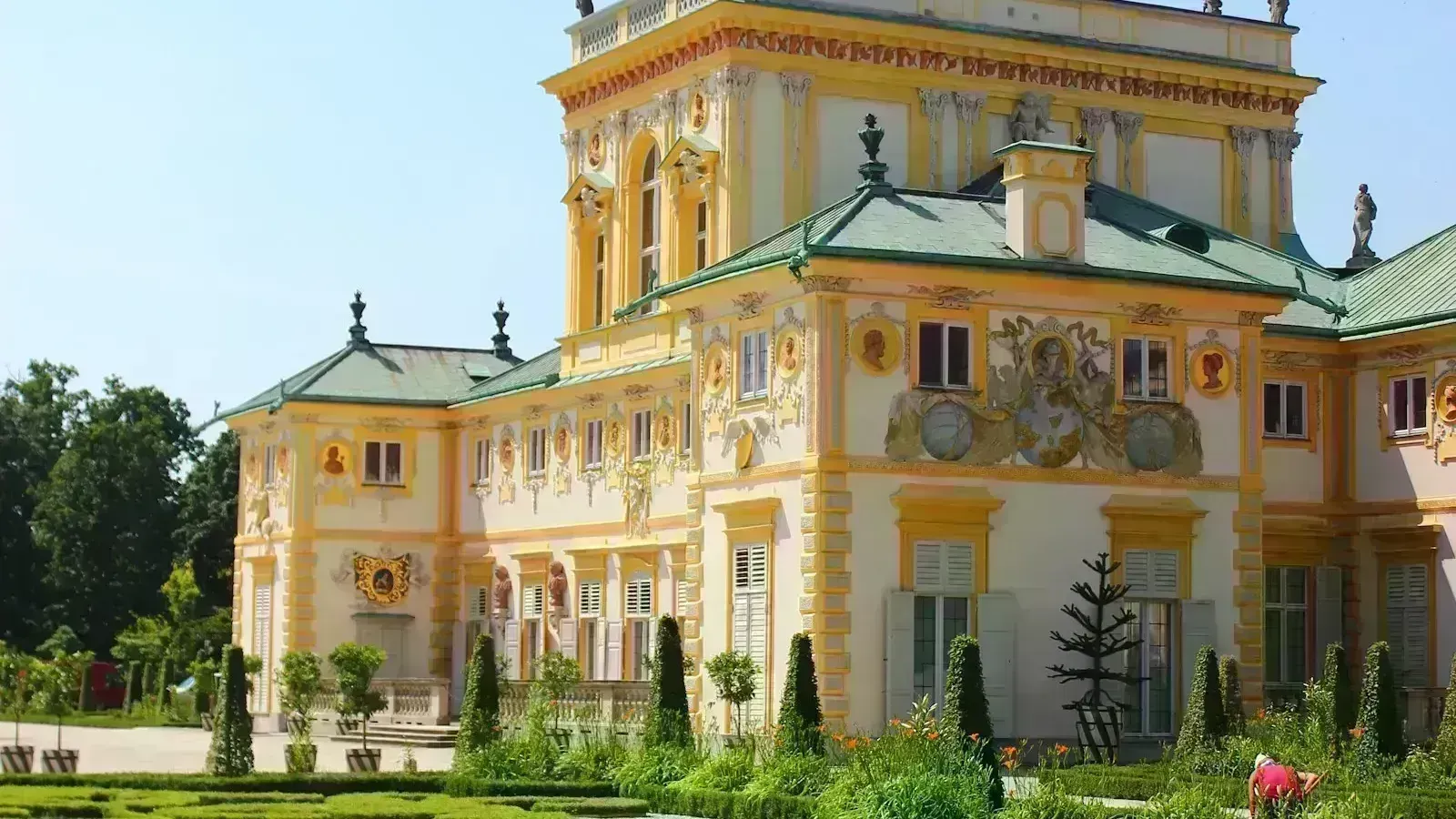 Krásný Dvůr baroque chateau facade