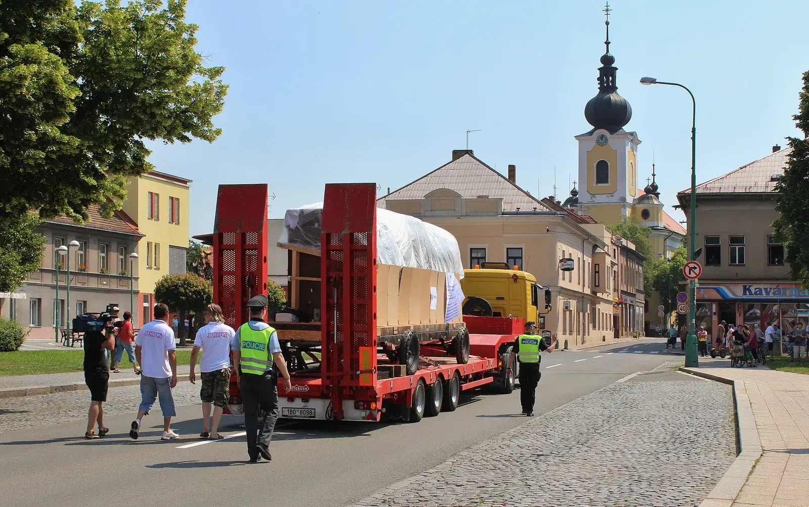 Třebechovice pod Orebem. The transport is passing new museum building (on the left) at Masaryk square in Třebechovice pod Orebem Trebechovicky betlem 20130620 transport 13