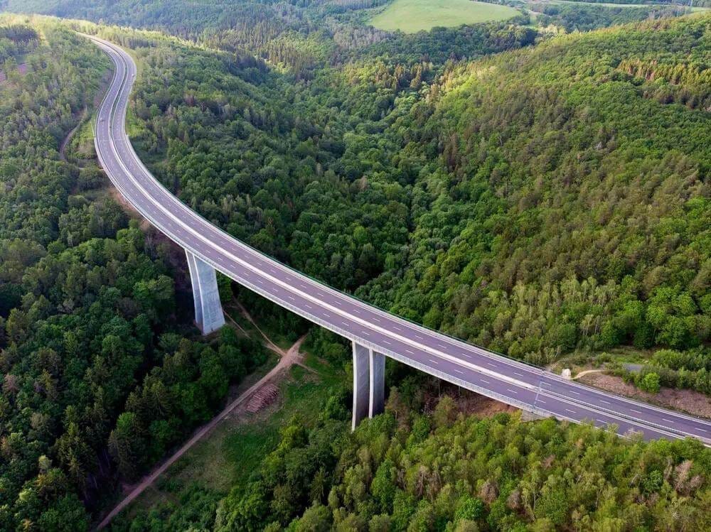 Gravity & Gusto: The Northern Bohemia Adrenaline Leap